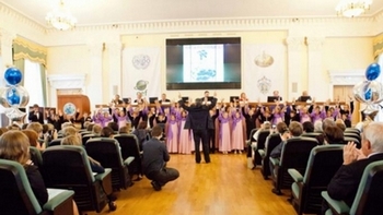 A children choir opened the solemn ceremony with a non-official Russian hymn of the Day for the Preservation of the Ozone Layer—‘Let’s save our world’